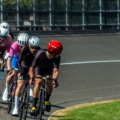 Rider checks the position of a breakaway at Mountbatten Circuits